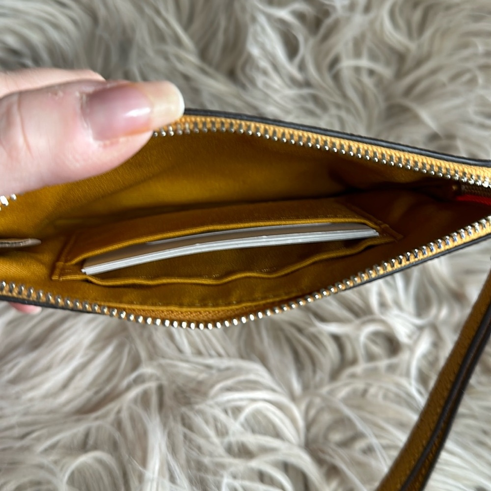 Coach wristlet - Picture 3 of 3